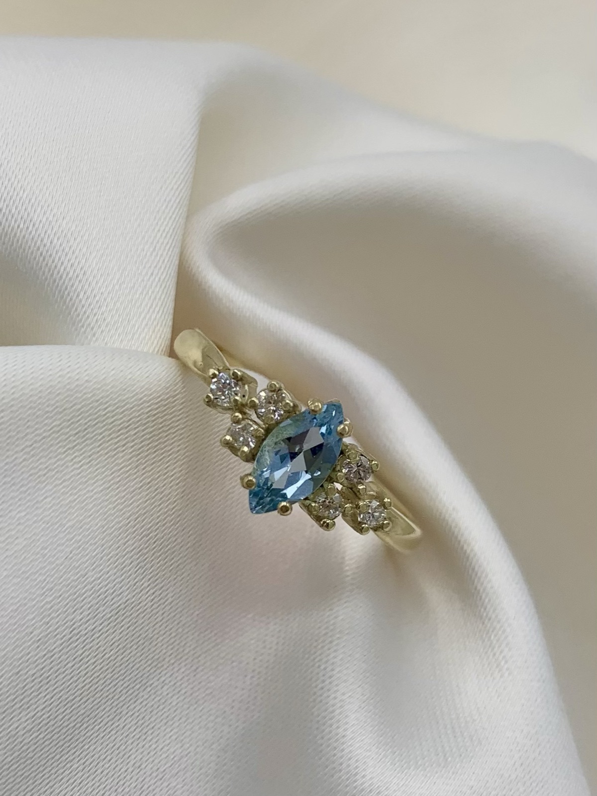 Ring mit Aquamarinen