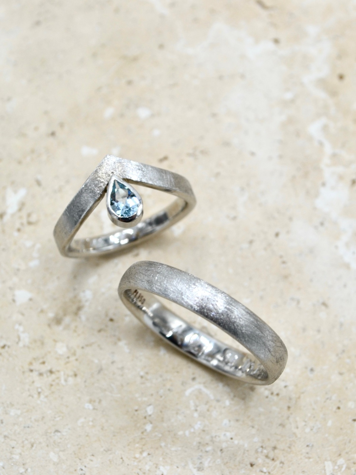 Gebürstete Platinringe